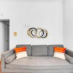 Chic Sunny Retreat In Park Slope