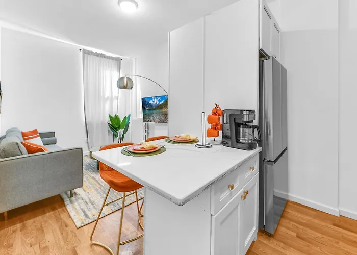Chic Sunny Retreat In Park Slope