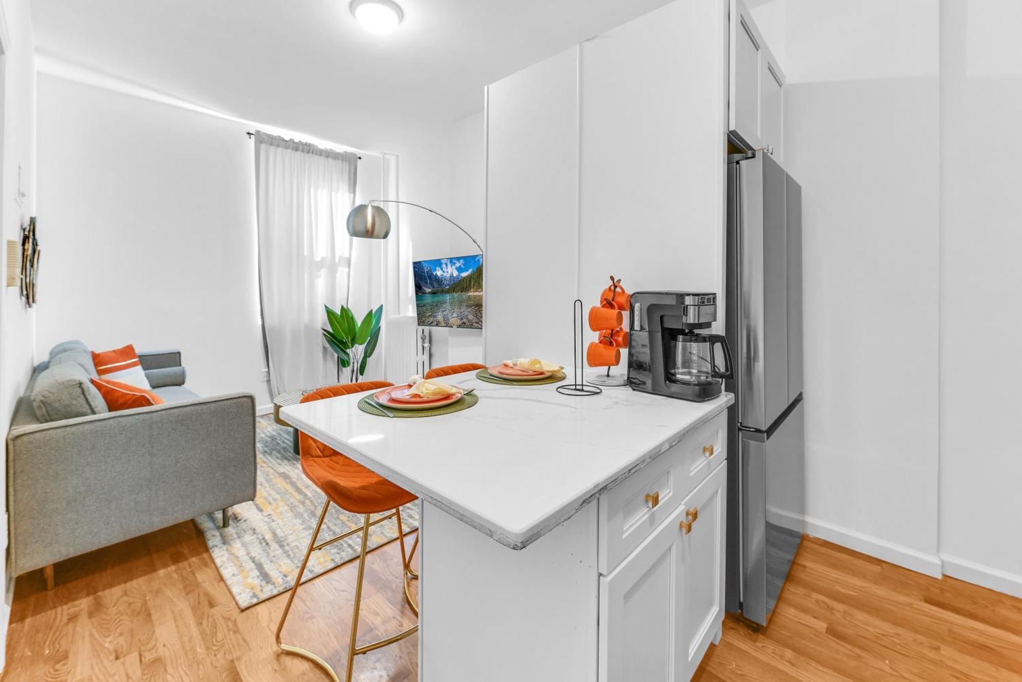 Chic Sunny Retreat In Park Slope